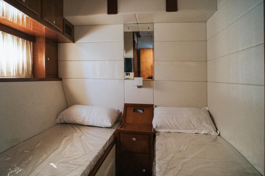 75ft Luxury Yacht View